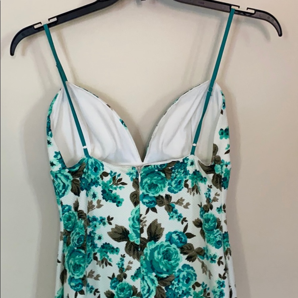 Floral Plunge Dress - Picture 4 of 7